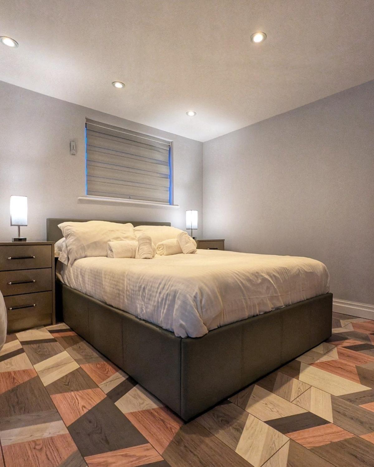 Beautiful 5 Bedroom Home Sleeps 12 People In Manchester Exterior photo
