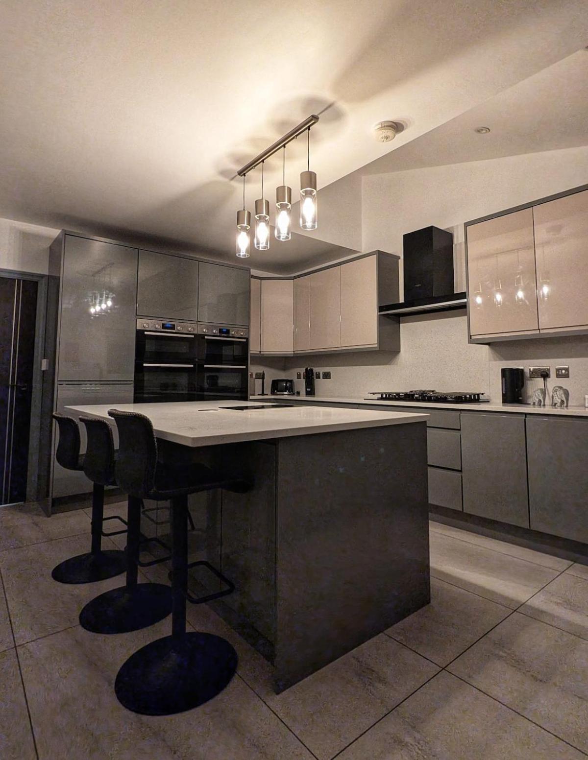Beautiful 5 Bedroom Home Sleeps 12 People In Manchester Exterior photo